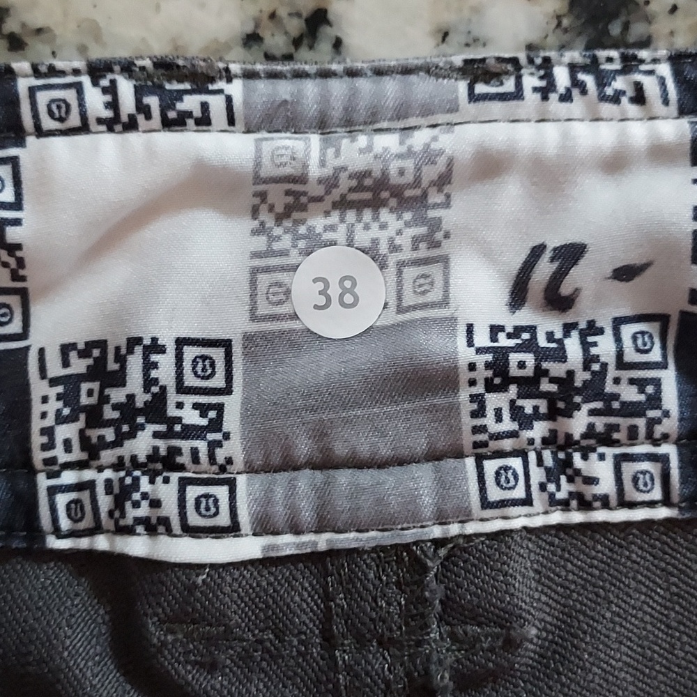 Lululemon Shorts, size 38